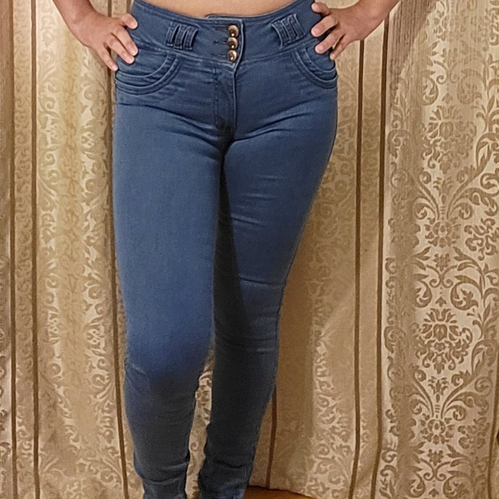 Butt-lifting Colombian Jeans